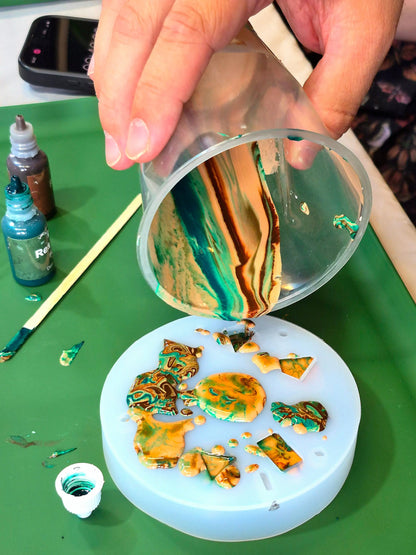 Sun 13th Sept | 11-12:30pm | Eco Resin Dice Pouring