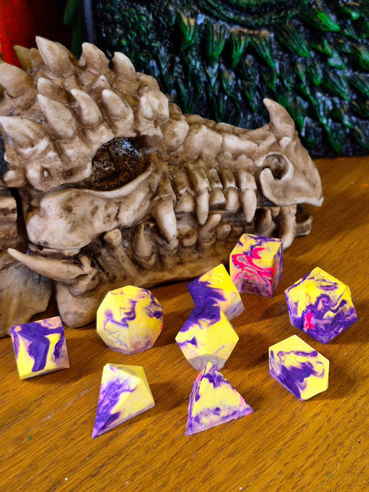 Sun 9th Aug | 11-12:30pm | Eco Resin Dice Pouring