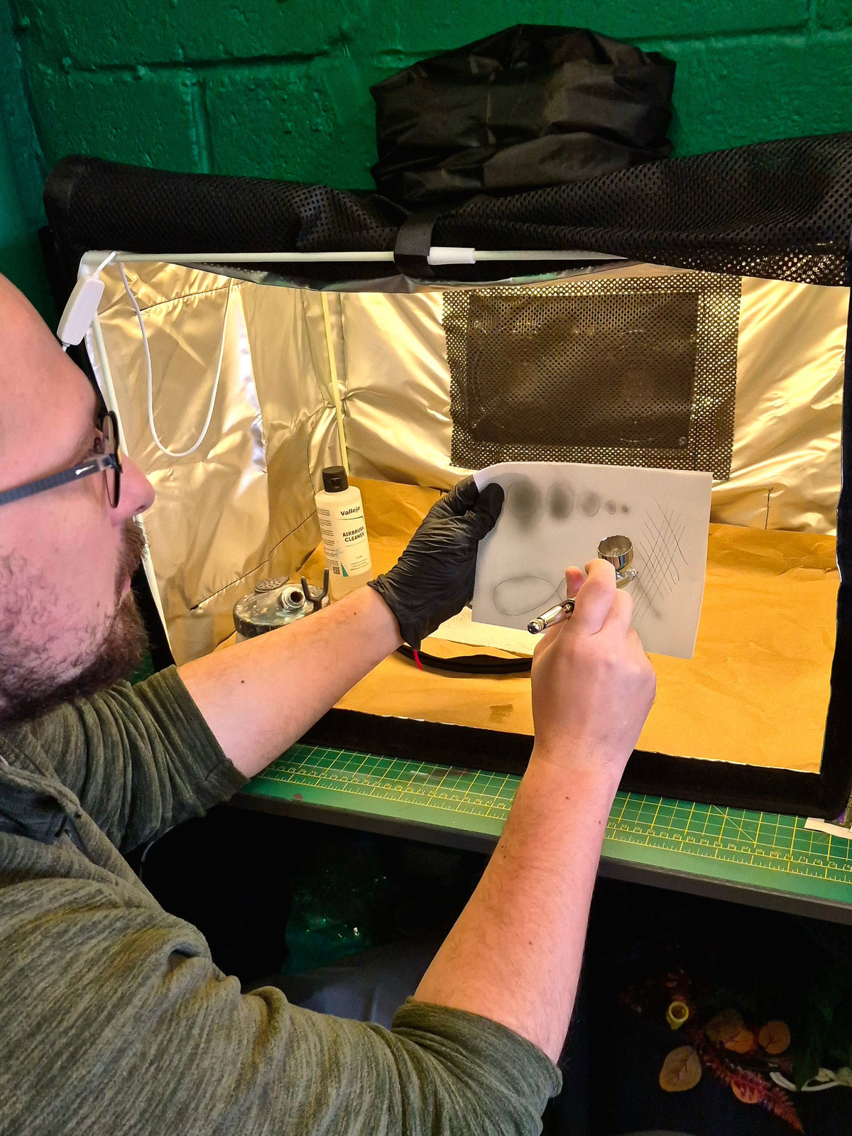 Sun 22nd Nov | 11-1pm | Intro to Airbrushing Six Sided Society