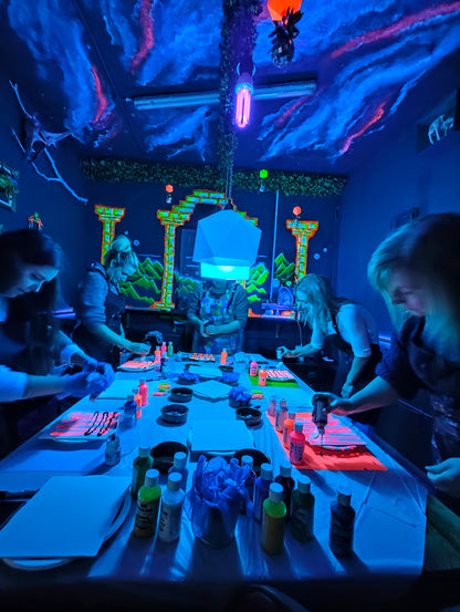 Sun 16th Mar | 12-1pm | UV Paint Pour Workshop: Immerse Yourself