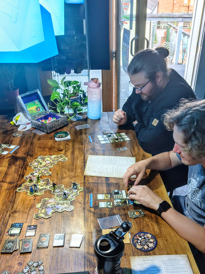 Boardgame social Coventry, tabletop gaming Six Sided Society. The Lord of the Rings - Journeys in Middle-Earth. LOTR One night. Five heroes. Middle-earth awaits. Step into the world of Middle-earth like never before in The Lord of the Rings - a new hybrid board game that blends the strategy and structure of board gaming with the immersive storytelling of tabletop RPGs.
