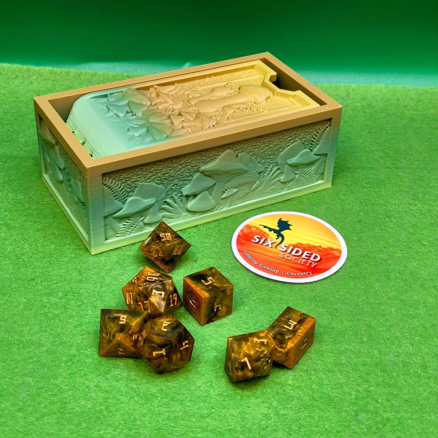 Fantasy dice tower for RPG gaming – Autumn mushroom design for random dice rolls