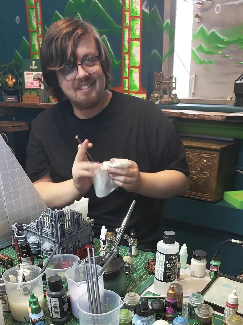 Sun 22nd Jun | 12-4pm | Intro to Airbrushing Six Sided Society